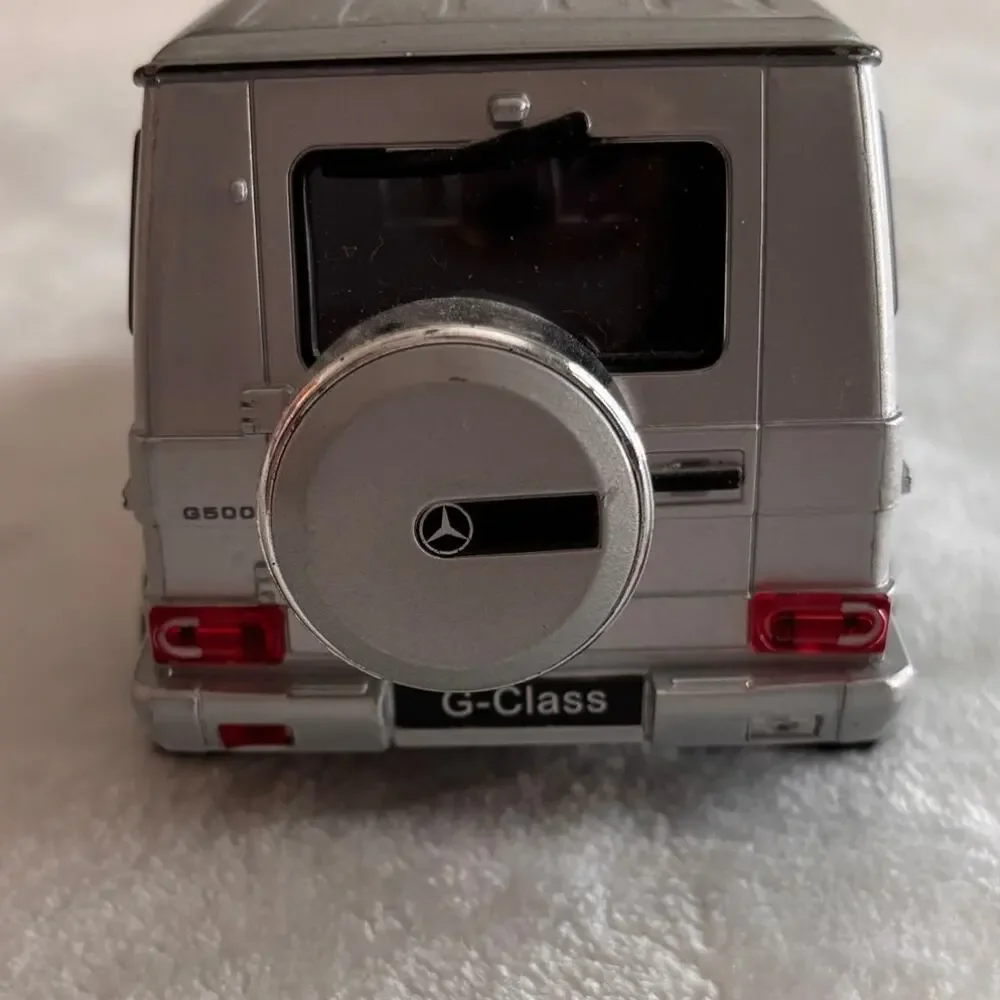 Welly 2016 Mercedes G-Wagen 1/24 Diecast Silver G-Class Wagon SUV *Part Missing*